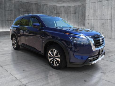 Used 2025 Nissan Pathfinder SL AWD/4WD image 8