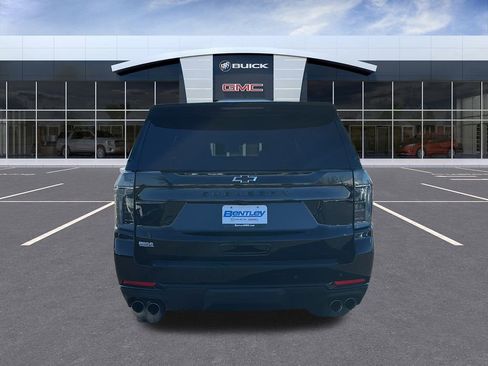 Used 2025 Chevrolet Suburban Z71 w/ Comfort Package AWD/4WD image 4