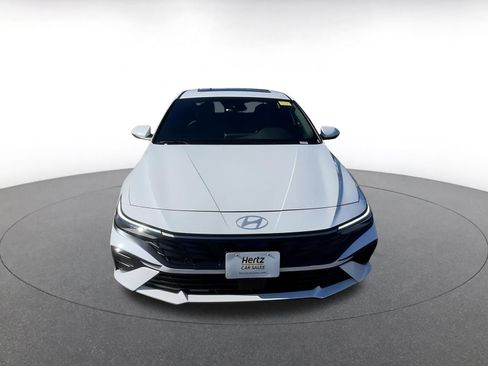 Used 2025 Hyundai Elantra Limited image 4