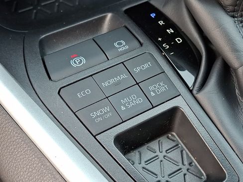 Certified 2025 Toyota RAV4 XLE AWD/4WD image 28