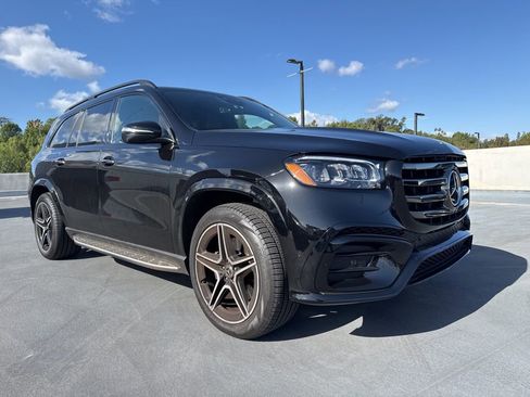 Used 2025 Mercedes-Benz GLS 450 4MATIC image 3