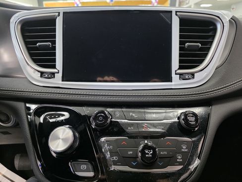 New 2026 Chrysler Pacifica Select FWD image 9