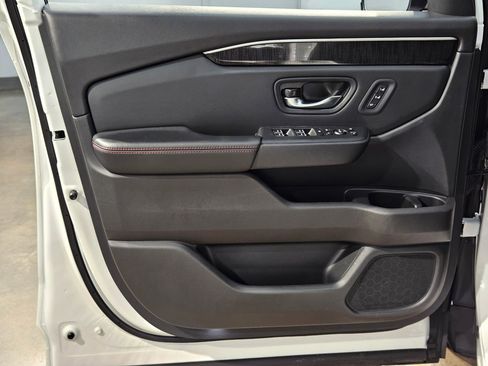 Used 2025 Honda Pilot Black Edition image 20