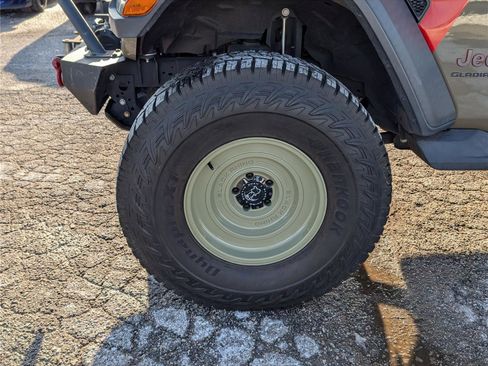 Used 2020 Jeep Gladiator Rubicon image 10