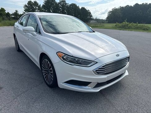 Used 2018 Ford Fusion SE w/ Fusion SE Technology Package FWD image 10