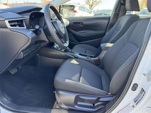 Used 2025 Toyota Corolla LE image 20