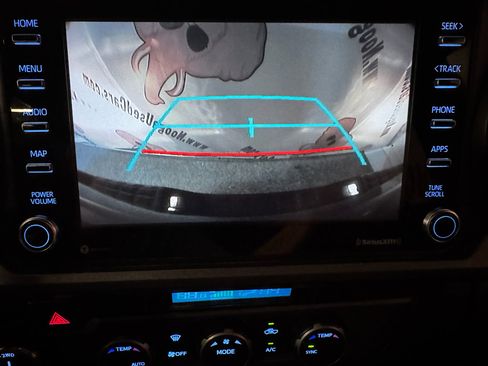 Used 2021 Toyota Tacoma TRD Sport w/ Technology Package image 28