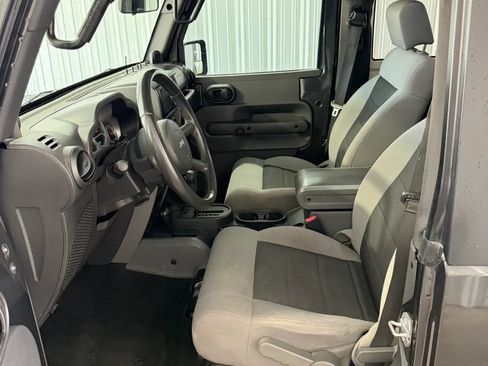 Used 2010 Jeep Wrangler Rubicon w/ PWR Convenience Group AWD/4WD image 8
