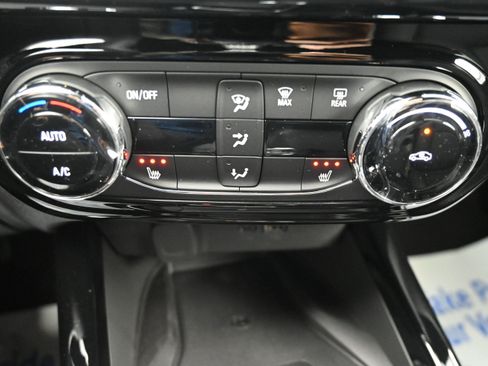 New 2026 Chevrolet Trax RS w/ Sunroof Package FWD image 16