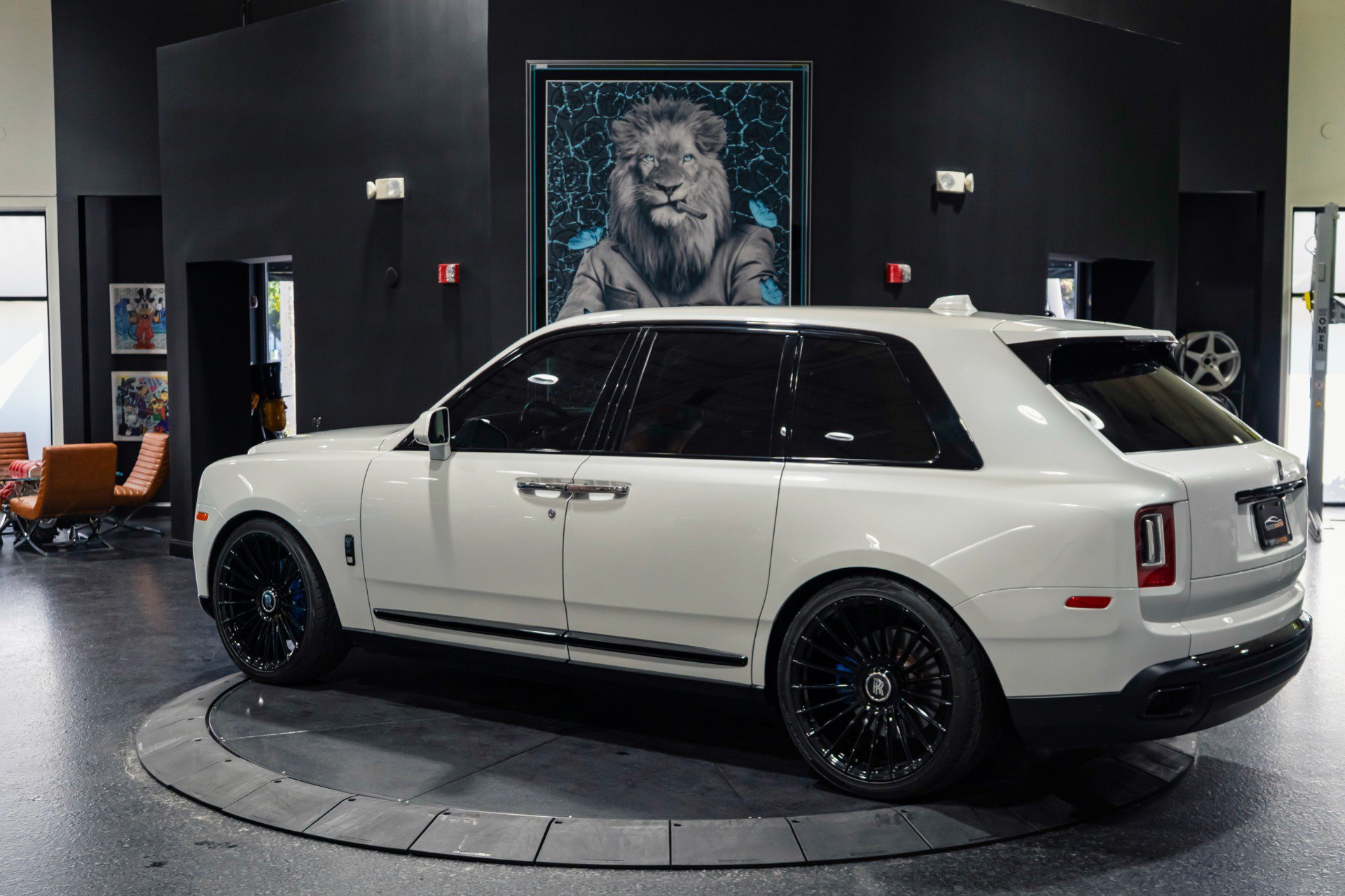 Used 2021 Rolls-Royce Cullinan Black Badge AWD/4WD image 16