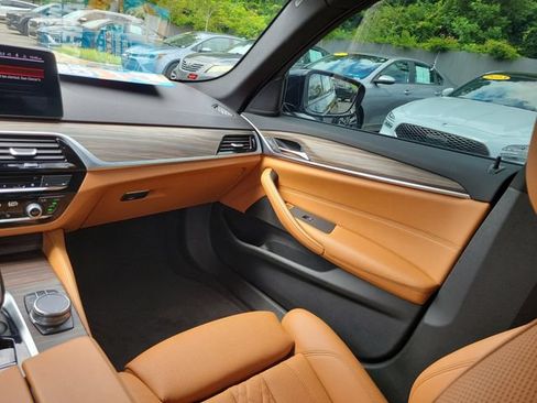 Used 2023 BMW 540i w/ M Sport Package RWD image 9