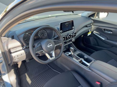 New 2025 Nissan Sentra SR image 4