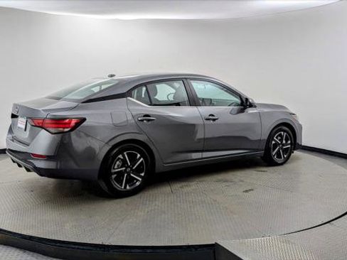 Used 2025 Nissan Sentra SV image 8