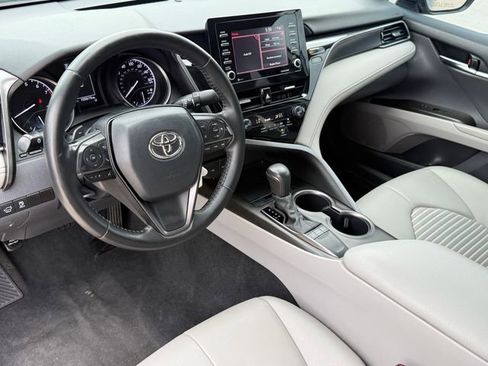 Used 2022 Toyota Camry SE FWD image 9