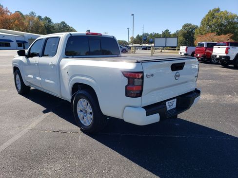 Used 2022 Nissan Frontier SV w/ Technology Package image 4