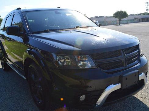 Used 2019 Dodge Journey Crossroad FWD image 2