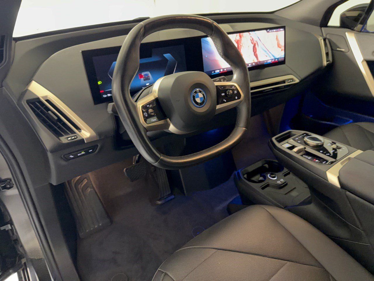 Certified 2024 BMW iX xDrive50 w/ Premium Package AWD/4WD image 4