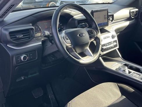 Used 2022 Ford Explorer XLT AWD/4WD image 12