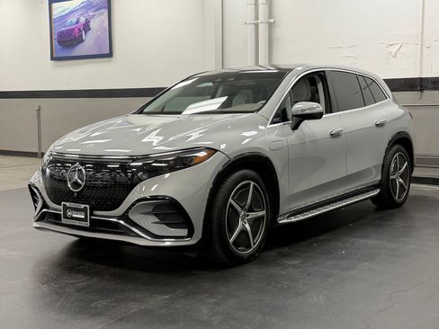 Certified 2023 Mercedes-Benz EQS 580 4MATIC SUV image 6