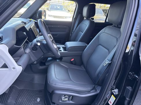 New 2026 Land Rover Defender 130 X-Dynamic SE image 21