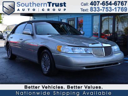 Used 2001 Lincoln Town Car Signature