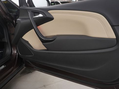 Used 2017 Buick Cascada Premium image 9