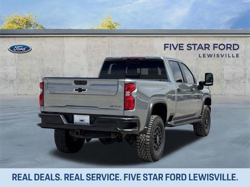 Used 2024 Chevrolet Silverado 2500 ZR2 w/ Technology Package image 4