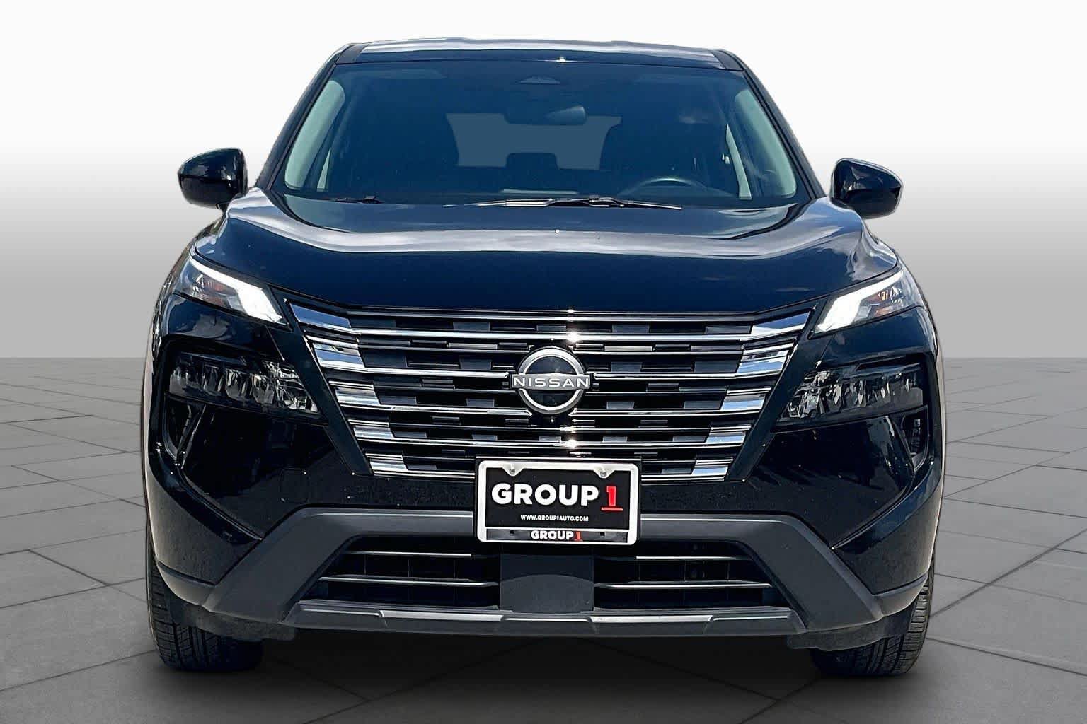 Used 2025 Nissan Rogue SV FWD image 4