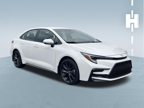Used 2026 Toyota Corolla SE FWD image 1
