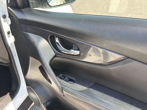 Used 2020 Nissan Rogue SV FWD image 6