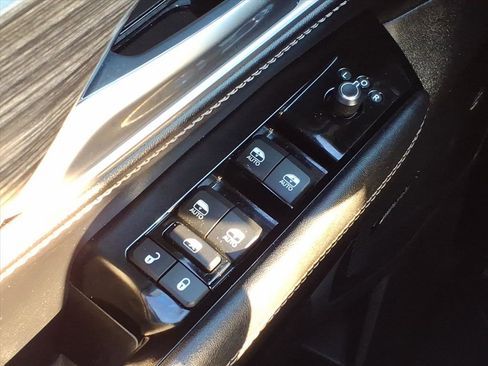 Used 2024 Jeep Wagoneer Series II w/ Flexible Seating Group image 16