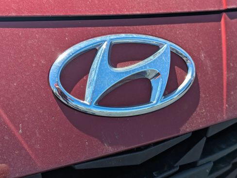 Used 2023 Hyundai Elantra SE FWD image 8