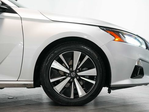 Used 2020 Nissan Altima 2.5 SL FWD image 9