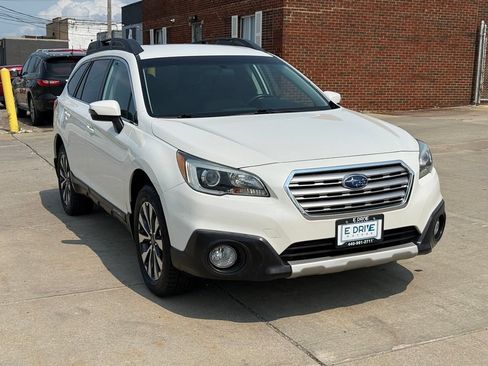 Used 2015 Subaru Outback 2.5i Limited AWD/4WD image 3