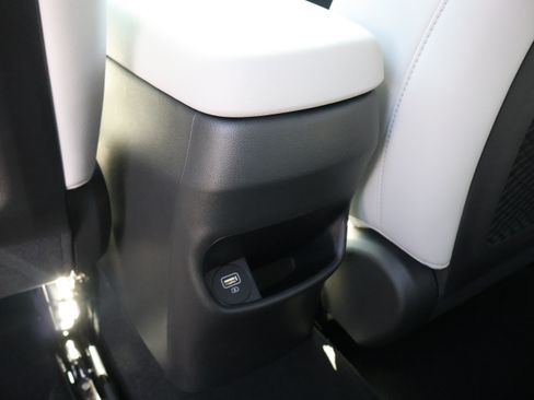 Used 2023 Hyundai Kona Limited AWD/4WD image 17