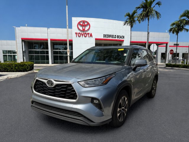 Used 2020 Toyota Highlander XLE FWD image 3