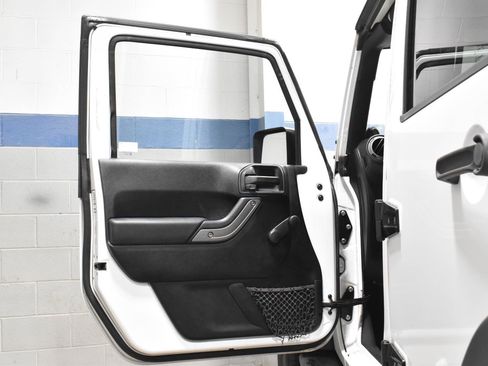 Used 2014 Jeep Wrangler Unlimited Sport image 9