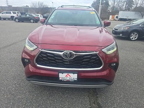 Used 2021 Toyota Highlander Platinum image 2
