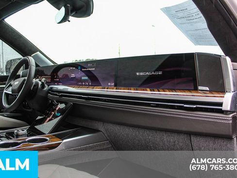 Used 2026 Cadillac Escalade ESV Platinum Sport image 27