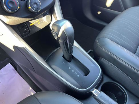 Certified 2022 Chevrolet Trax LT w/ LT Convenience Package image 17