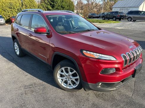 Used 2017 Jeep Cherokee Latitude w/ Safety/Convenience Group image 1