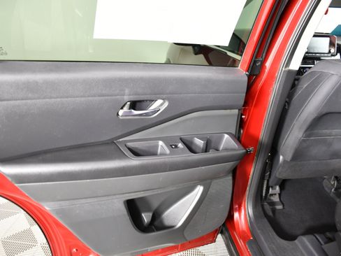 Used 2022 Nissan Pathfinder SV image 44