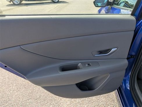 Used 2024 Hyundai Elantra SEL image 25