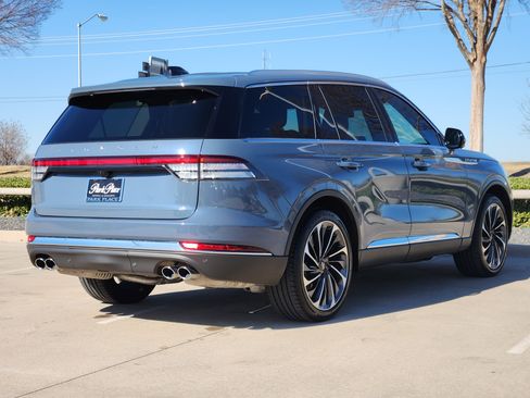 Used 2025 Lincoln Aviator Reserve w/ Illumination Package image 12