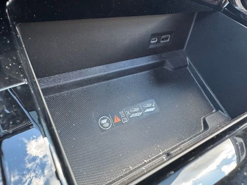 Used 2025 GMC Yukon Elevation image 12