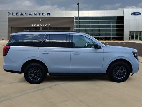 Used 2025 Ford Expedition Active image 6