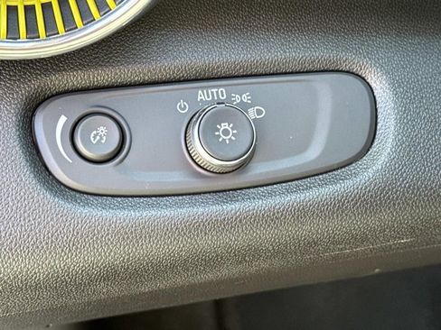 Certified 2025 Chevrolet Trax LT w/ Driver Confidence Package image 20