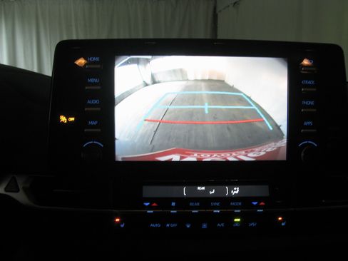 Used 2023 Toyota Sienna XLE image 21