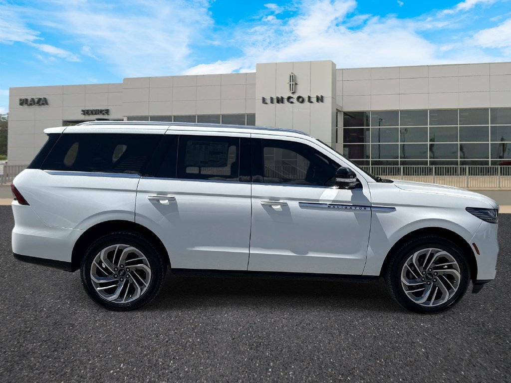 New 2026 Lincoln Navigator Reserve AWD/4WD image 2