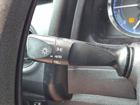 Used 2018 Toyota Corolla L FWD image 6